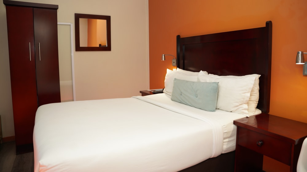 standard-room-gaborone-04.jpg