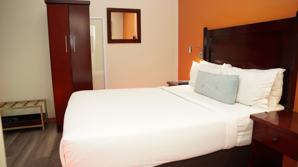 standard-room-gaborone-05.jpg