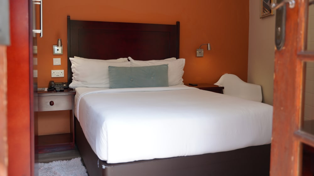 standard-room-gaborone-08.jpg