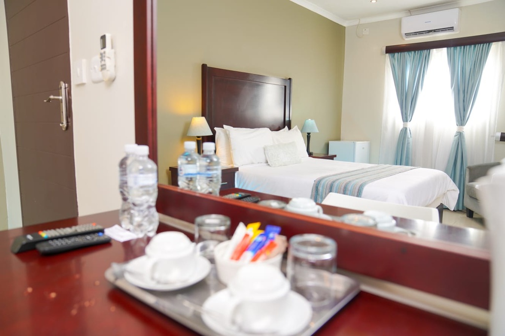 executive-room-sebina-04.jpg