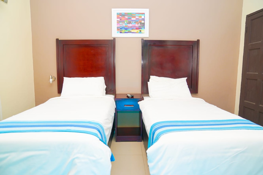 twin-bed-sebina-02.jpg